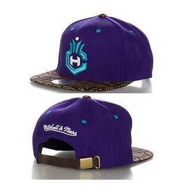 MITCHELL AND NESS CHARLOTTE HORNETS NBA STRAPBACK CASQUETTE
